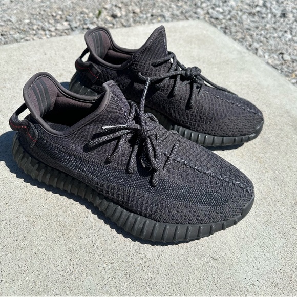 Adidas Yeezy Boost 350 V2 - Picture 1 of 4